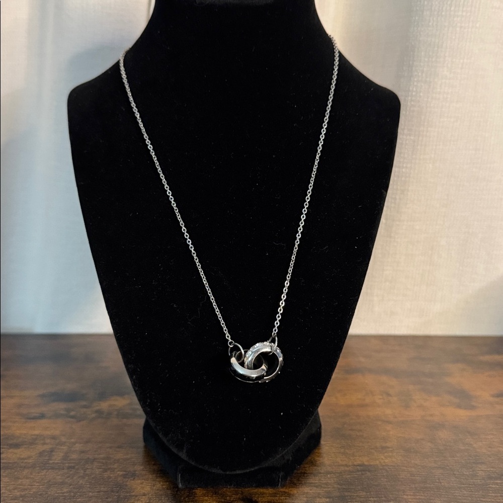 Swarovski Brosway Crystals Black and Clear Interlocking Rings EUC silver tone